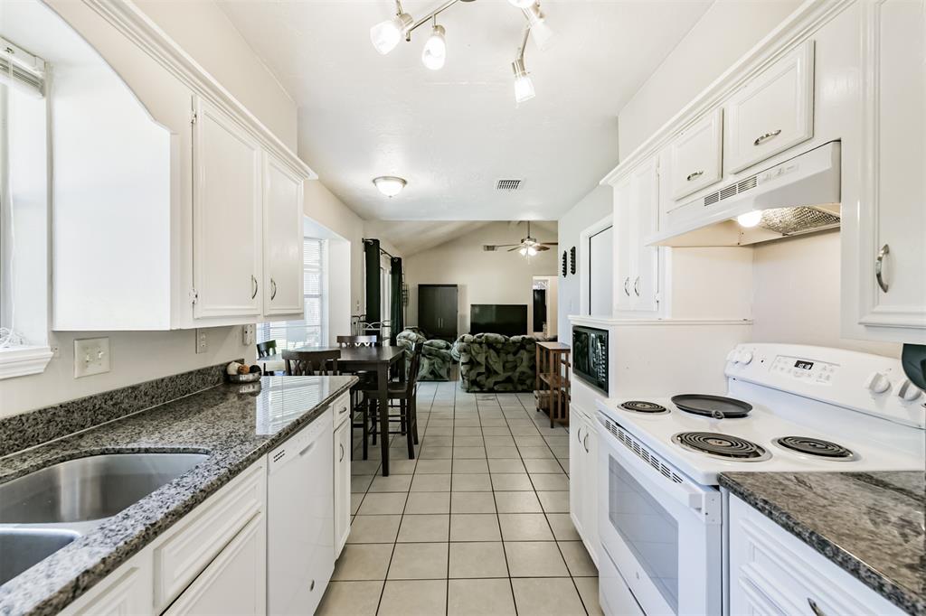 23310 Berry Pine Drive, Spring, Texas image 16