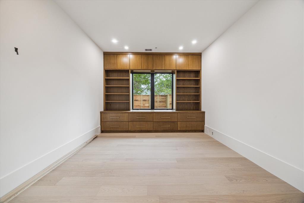 1550 Gardenia Drive, Houston, Texas image 9