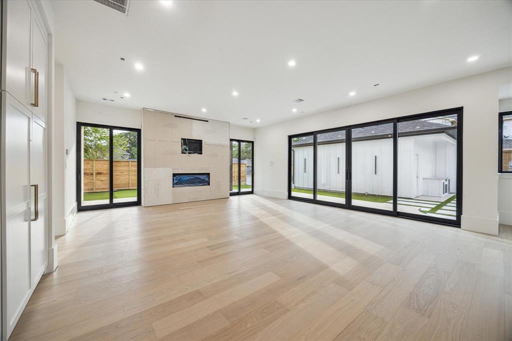 1550 Gardenia Drive, Houston, Texas image 13
