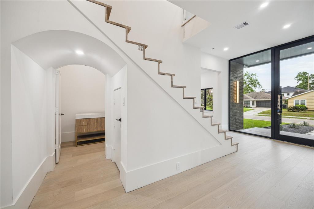 1550 Gardenia Drive, Houston, Texas image 6