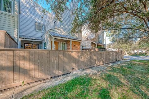 Photo of 11733 Lakeside Place Drive, Houston, TX 77077 (MLS # 96429881)