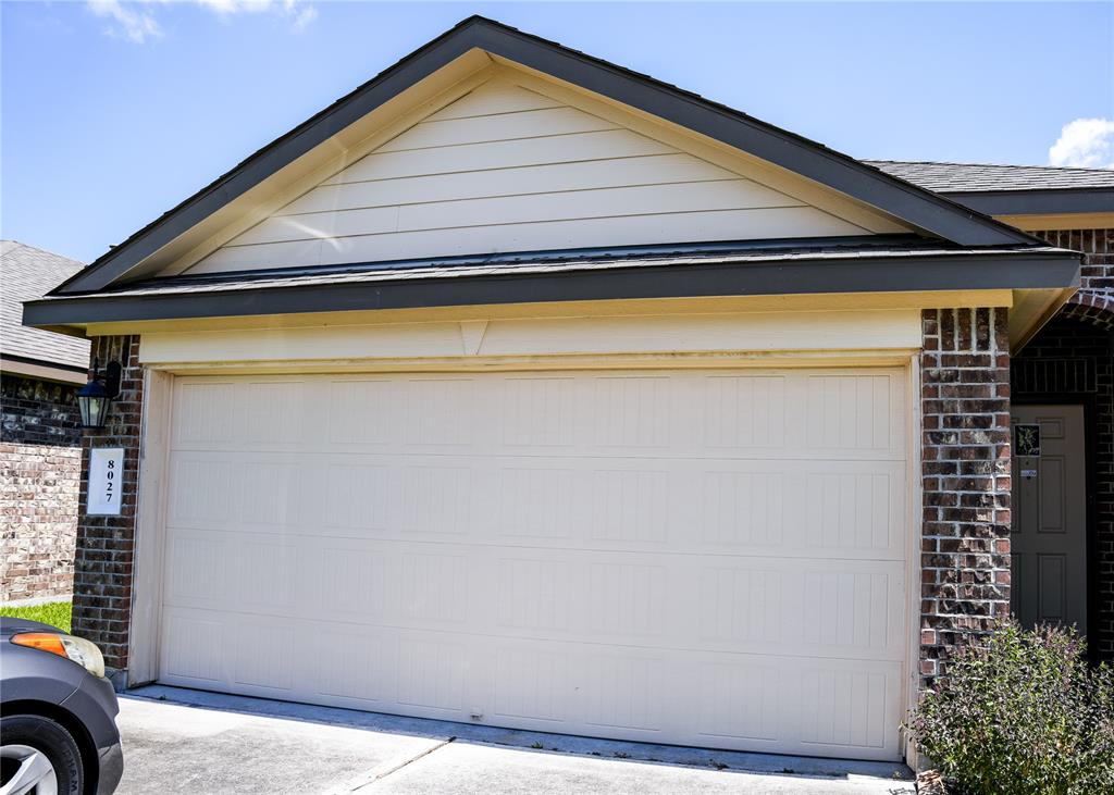 8027 Ecru Lane, Rosharon, Texas image 3