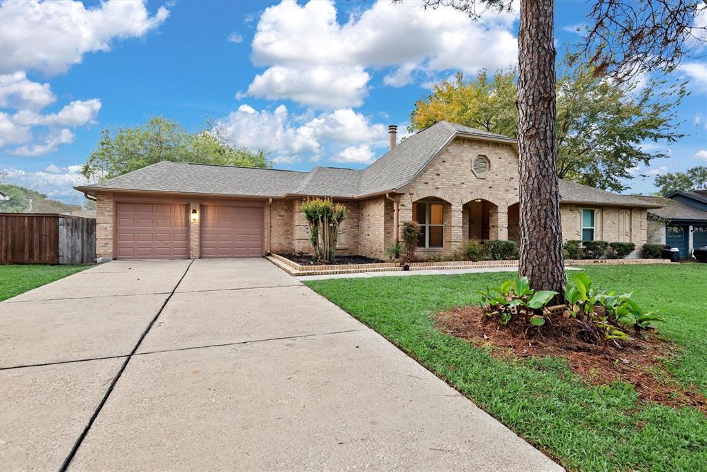 1502 Windsor Drive, Friendswood, Texas image 1