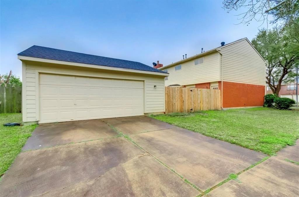 6403 Laurel Bush Lane, Sugar Land, Texas image 29