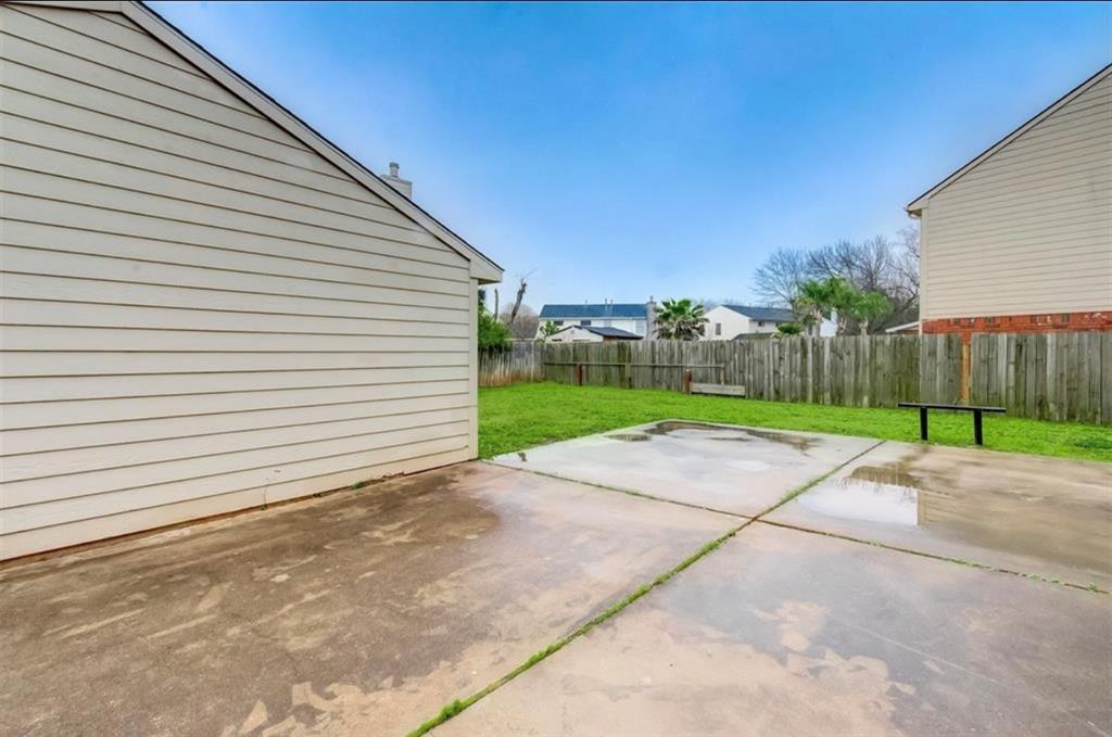 6403 Laurel Bush Lane, Sugar Land, Texas image 28