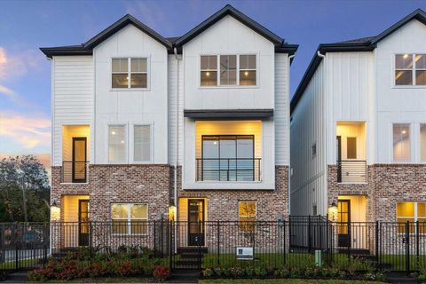 147 Eastwood Street Houston TX 77011