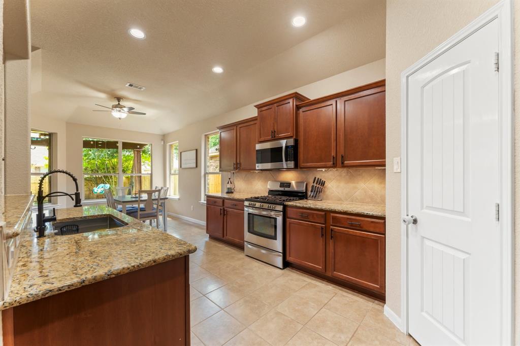 119 Winslow Hill Place, Montgomery, Texas image 12