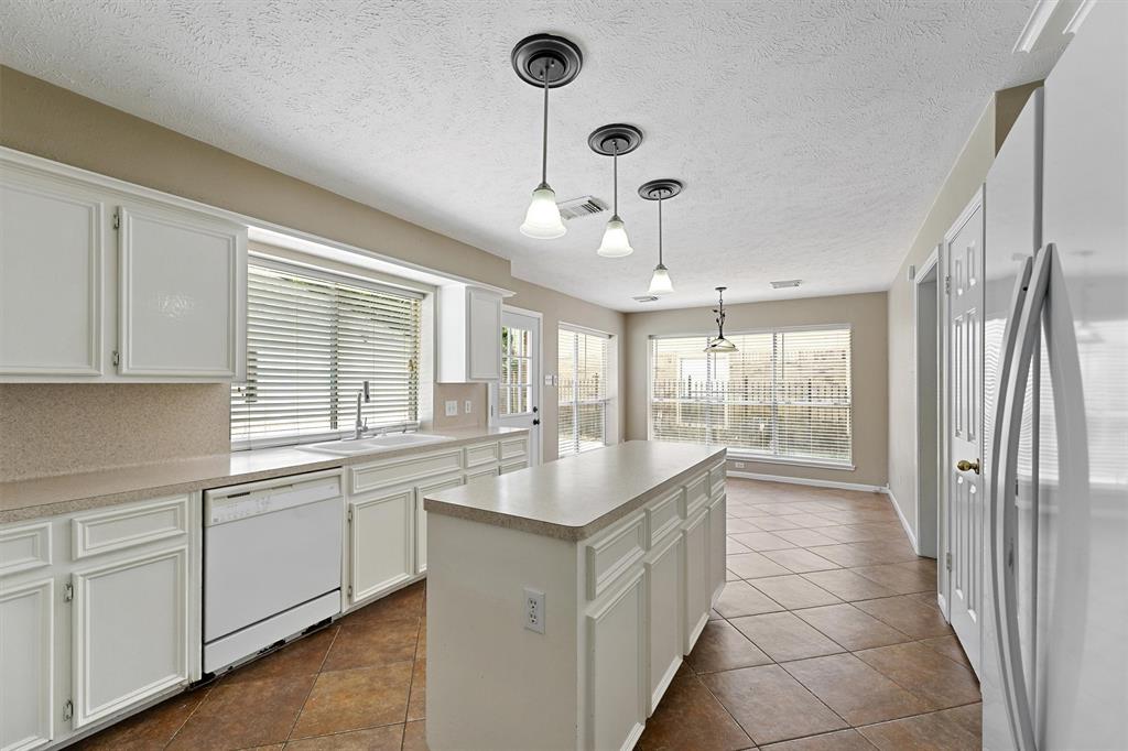 19042 Keyturn Lane, Humble, Texas image 9