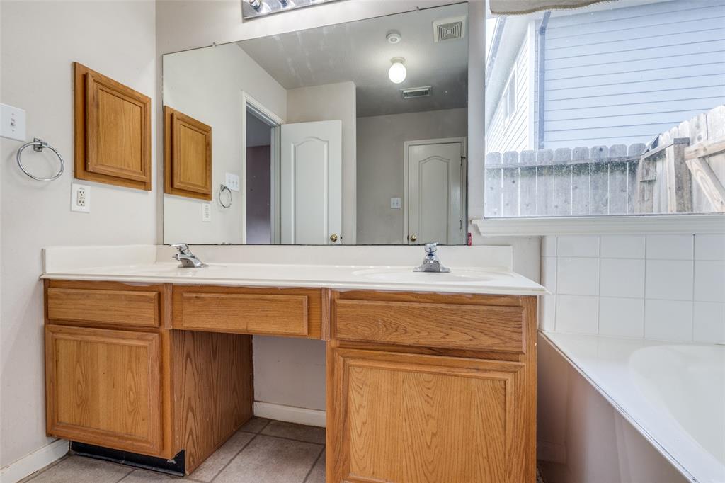 835 Victoria Lakes Drive, Katy, Texas image 18