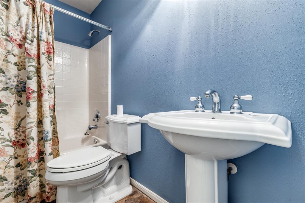 835 Victoria Lakes Drive, Katy, Texas image 14