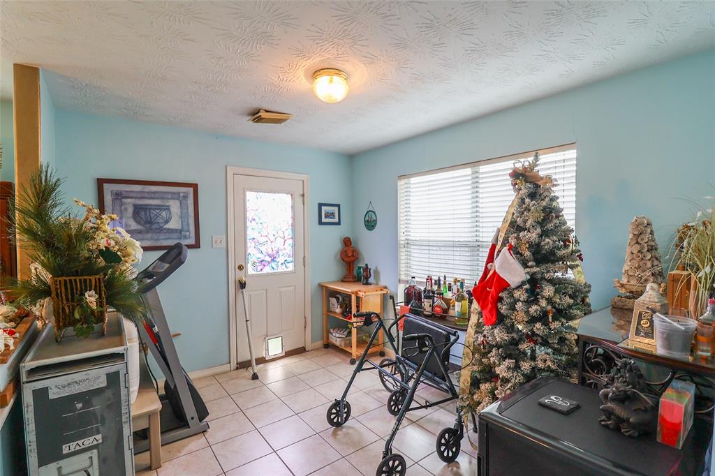 24007 Floragate Drive, Spring, Texas image 18