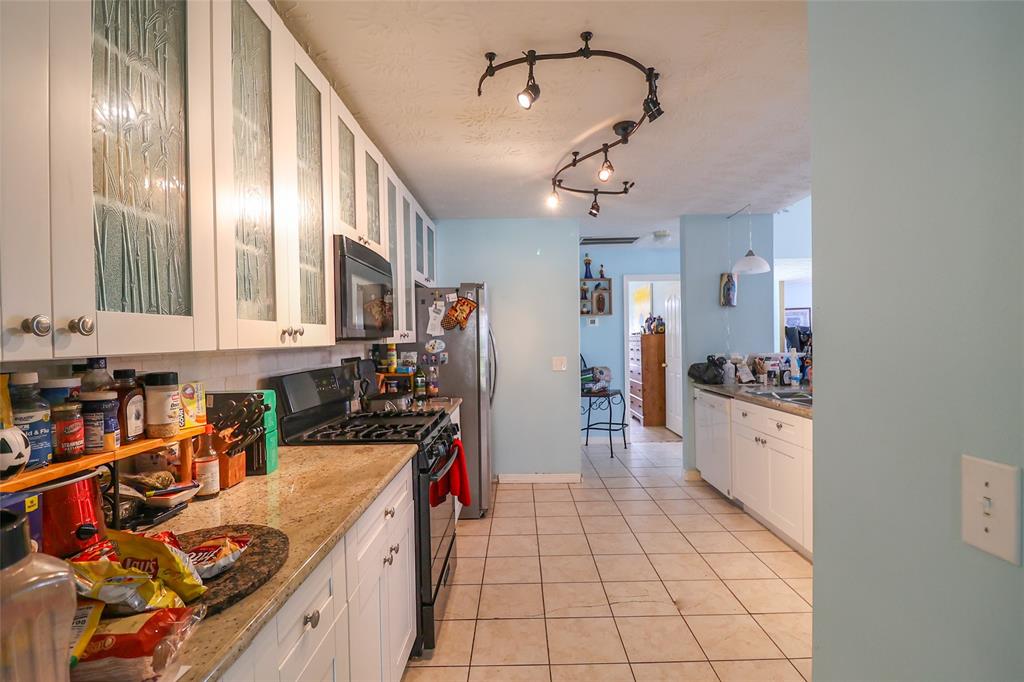 24007 Floragate Drive, Spring, Texas image 29