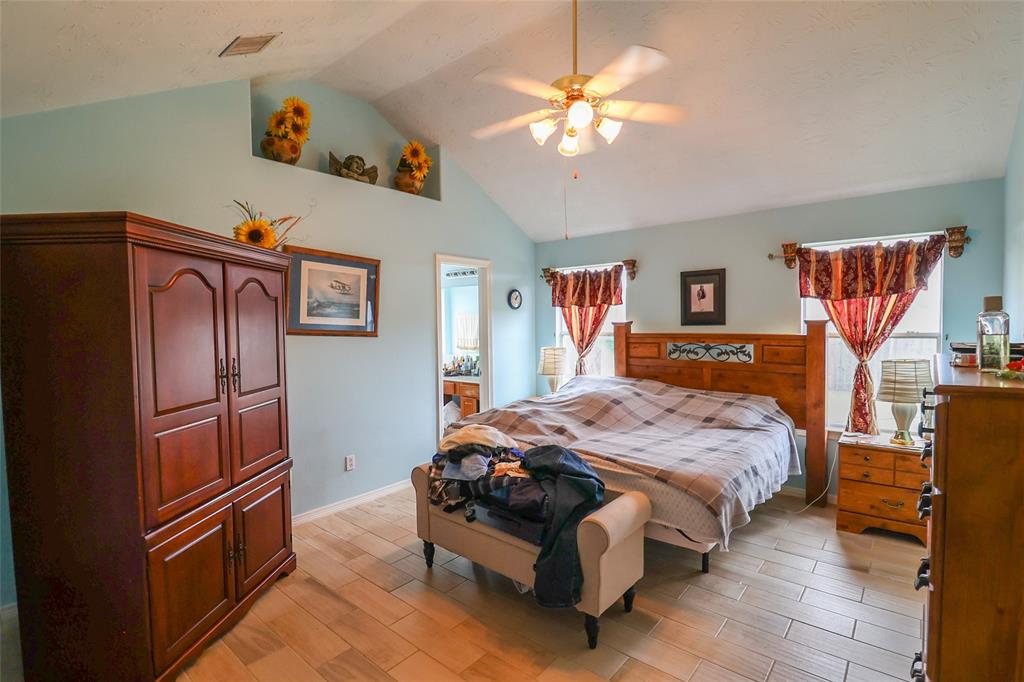 24007 Floragate Drive, Spring, Texas image 12