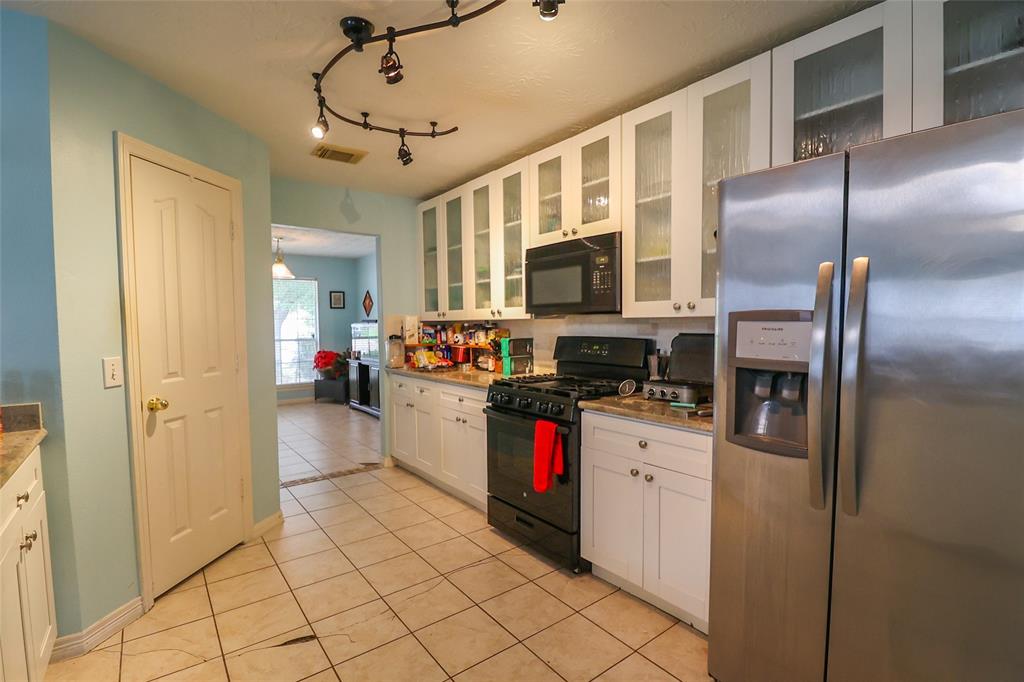 24007 Floragate Drive, Spring, Texas image 11