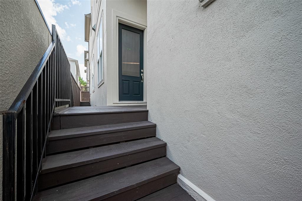 1035 E 28th Street