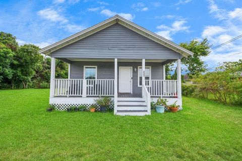 Photo of 221 Highway 3 N, Texas City, TX 77591 (MLS # 55194176) Photo of 221 Highway 3 N, Texas City, TX 77591 (MLS # 55194176)