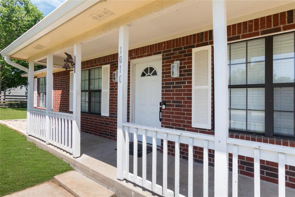 1010 N Shipp Street, Madisonville, Texas image 9