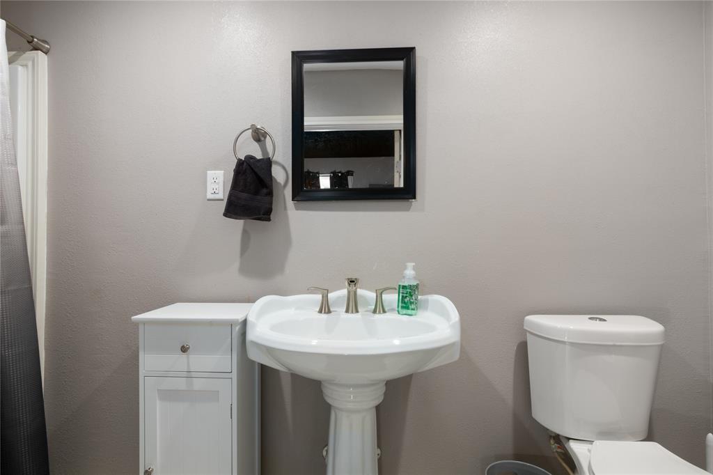 1010 N Shipp Street, Madisonville, Texas image 32