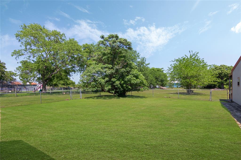 1010 N Shipp Street, Madisonville, Texas image 39
