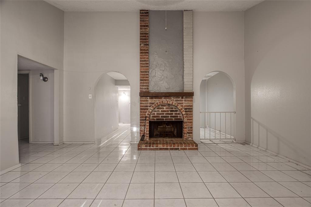 9423 Bollingbrook Drive, Houston, Texas image 3