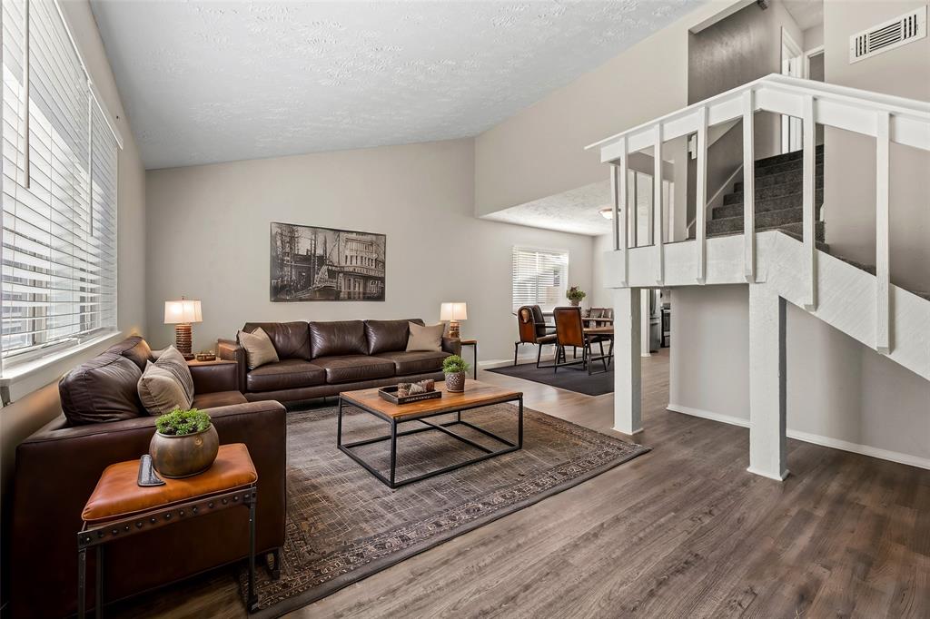 7519 Wovenwood Lane, Houston, Texas image 3