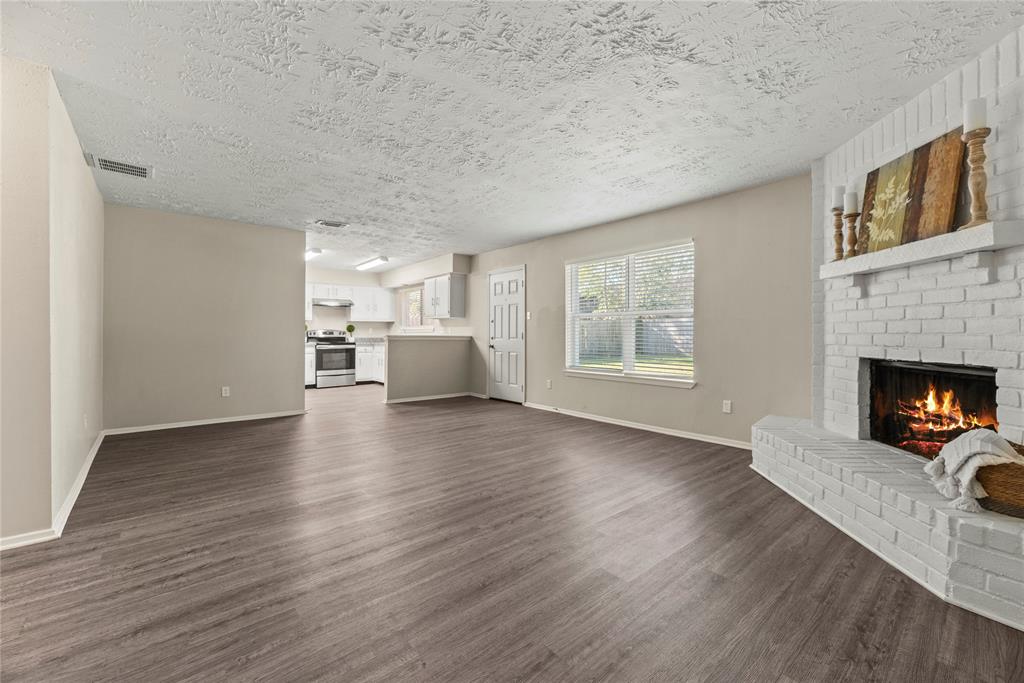 7519 Wovenwood Lane, Houston, Texas image 10