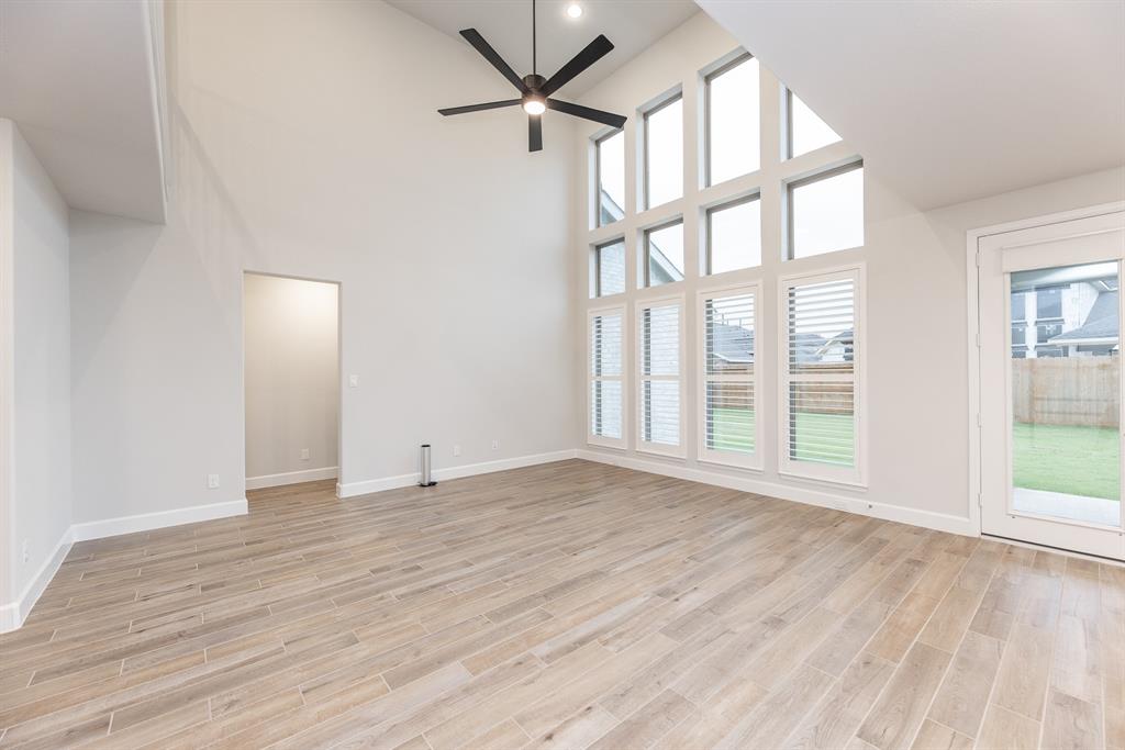 4827 Highland Stream Court, Fulshear, Texas image 8