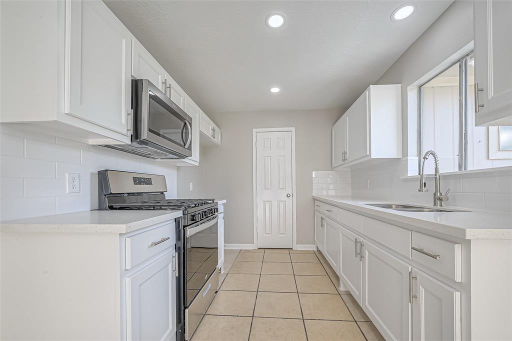 8719 Valley Meadow Drive, Houston, Texas image 14