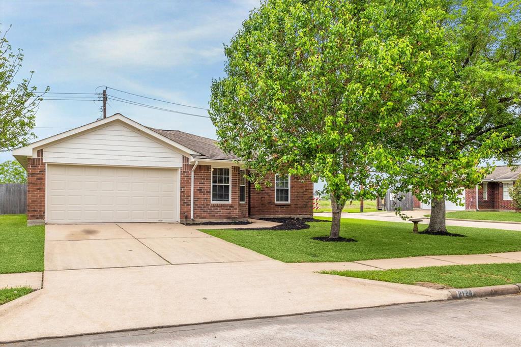 2124 Tower Bridge Road, Pearland, Texas image 1