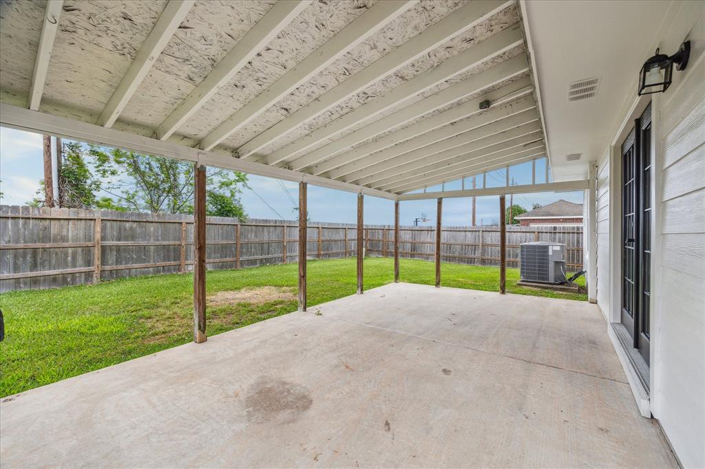 2124 Tower Bridge Road, Pearland, Texas image 28