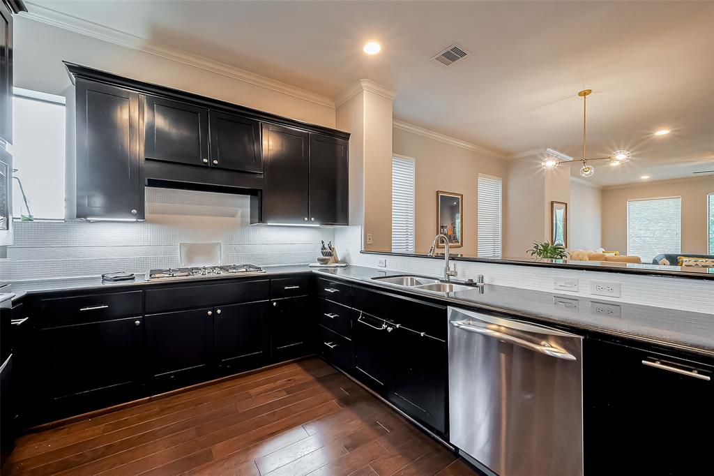 Houston, Texas 77004, United States, 3 Bedrooms Bedrooms, ,4 BathroomsBathrooms,Residential,Active,89973