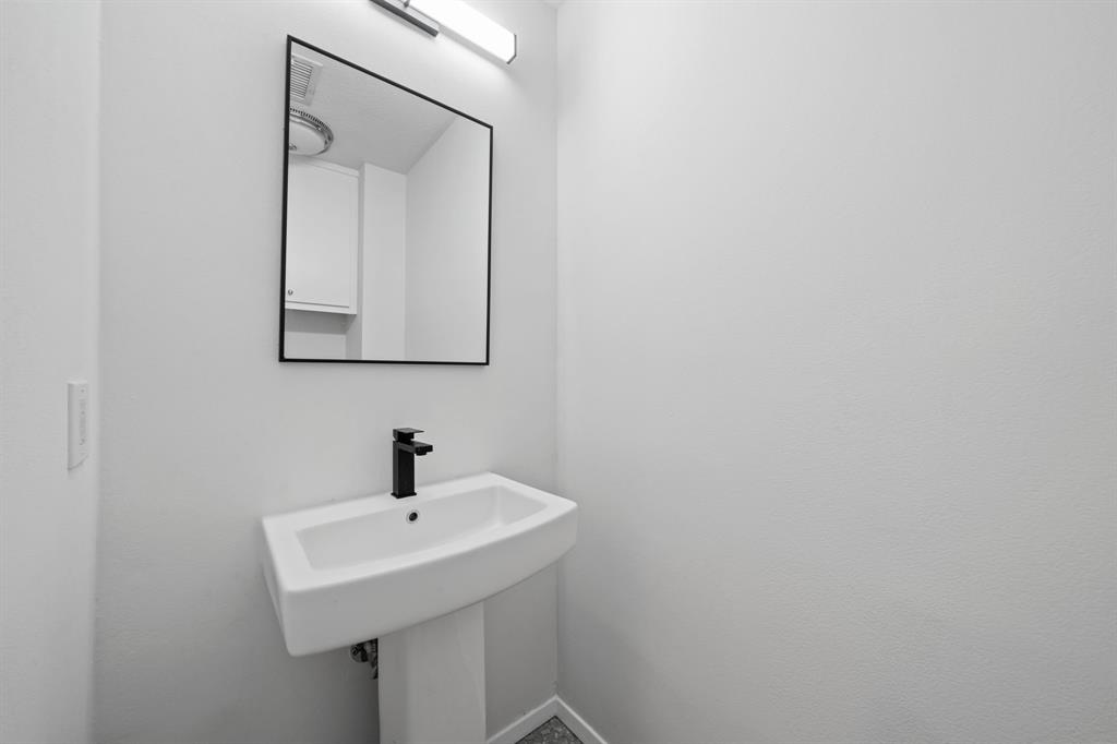 57 Foxhall Crescent Drive, Sugar Land, Texas image 16