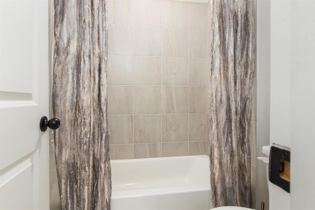 6014 Lake Bridge Lane, Manvel, Texas image 23