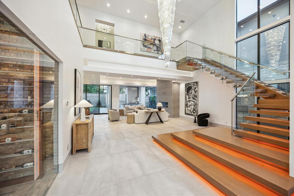 310 E Cowan Drive