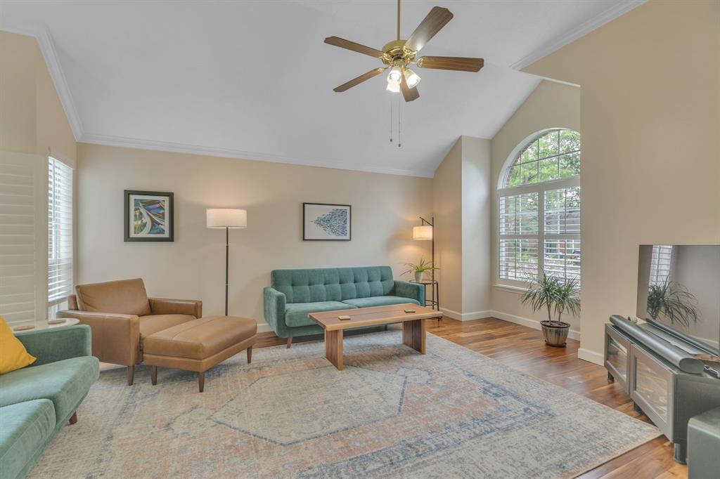 4930 Greenriver Valley Drive, Houston, Texas image 6