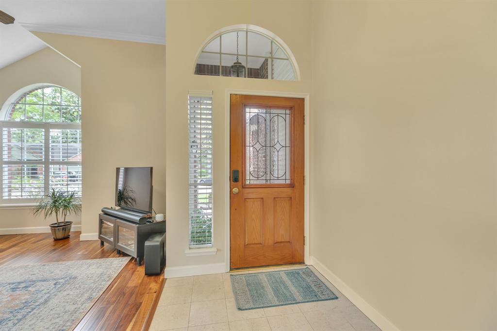 4930 Greenriver Valley Drive, Houston, Texas image 4