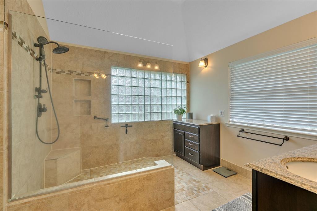 4930 Greenriver Valley Drive, Houston, Texas image 25
