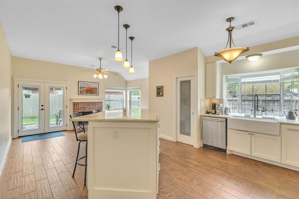 4930 Greenriver Valley Drive, Houston, Texas image 10