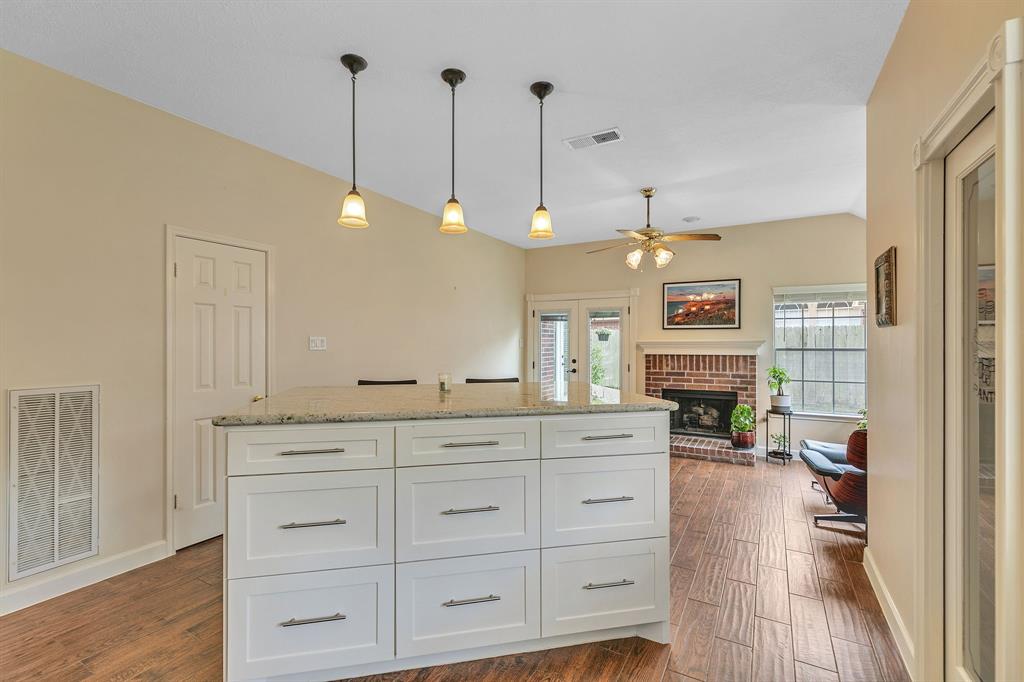 4930 Greenriver Valley Drive, Houston, Texas image 15