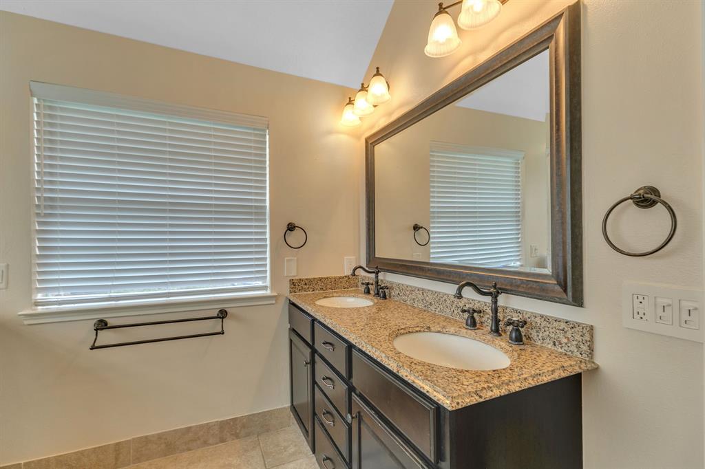 4930 Greenriver Valley Drive, Houston, Texas image 27