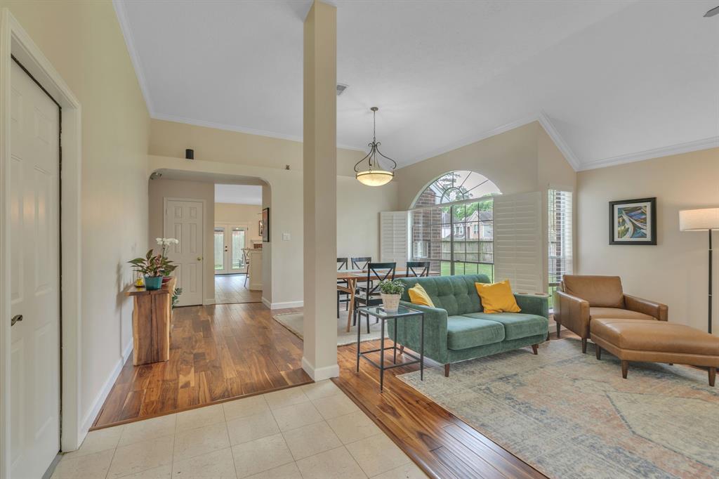 4930 Greenriver Valley Drive, Houston, Texas image 5