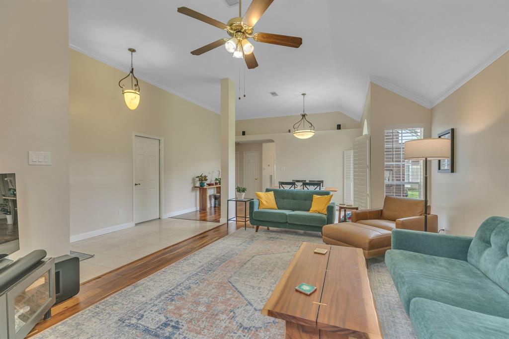 4930 Greenriver Valley Drive, Houston, Texas image 7