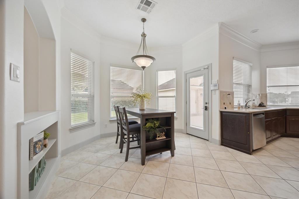 3505 Parkside Drive, Pearland, Texas image 13
