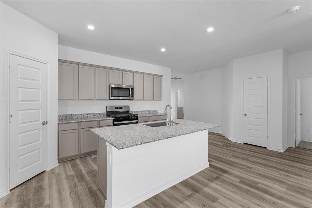 5670 Wood Duck Drive, Orange, Texas image 4