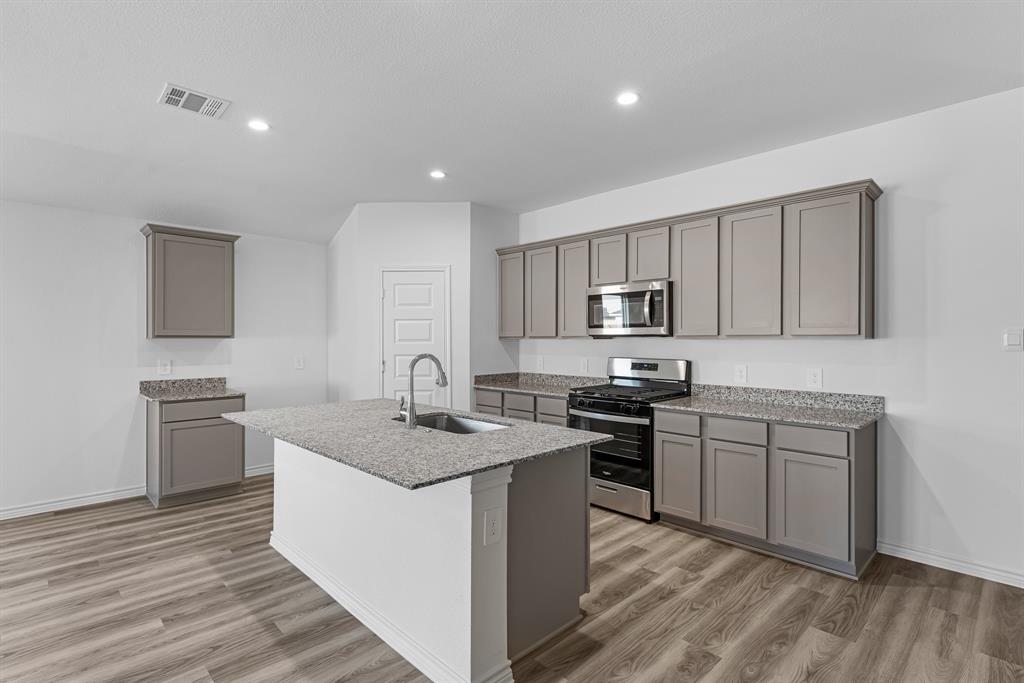 5670 Wood Duck Drive, Orange, Texas image 3