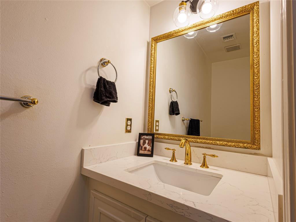 542 Longview Drive, Sugar Land, Texas image 7