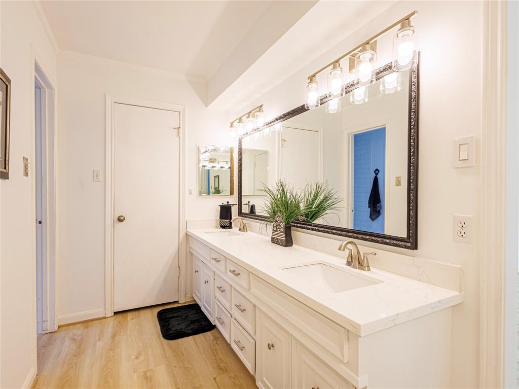 542 Longview Drive, Sugar Land, Texas image 13