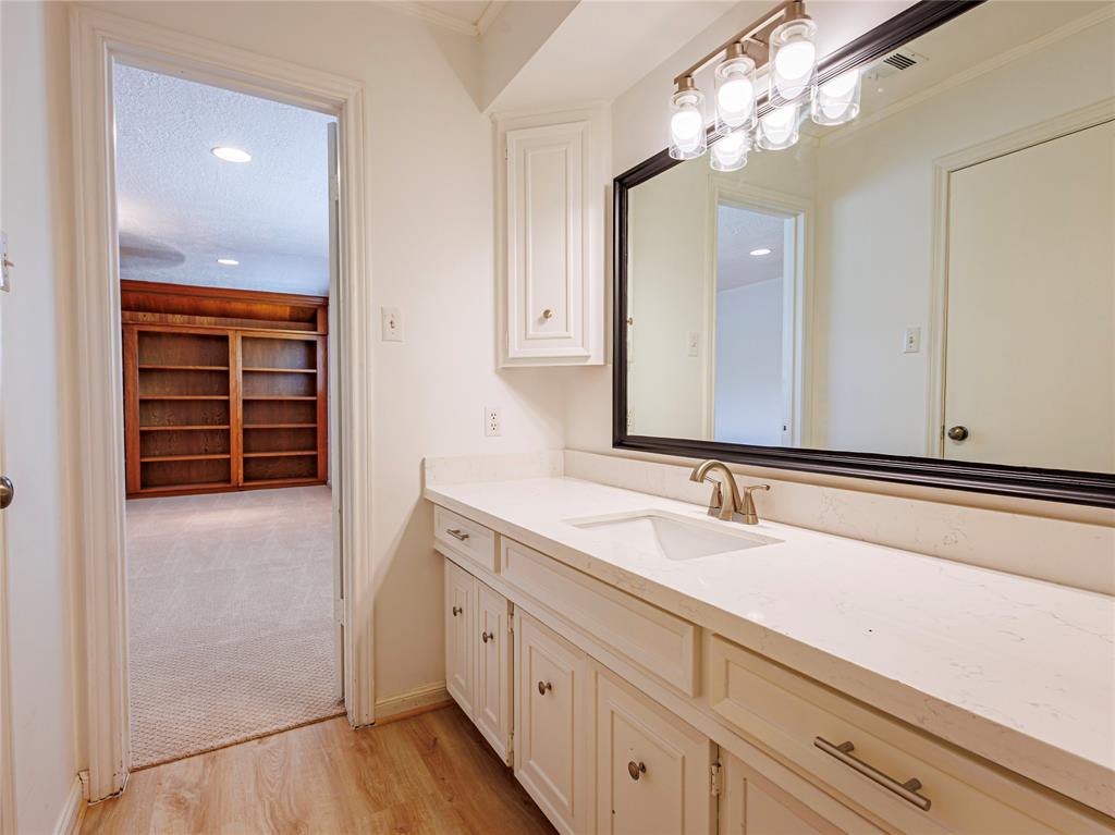 542 Longview Drive, Sugar Land, Texas image 28