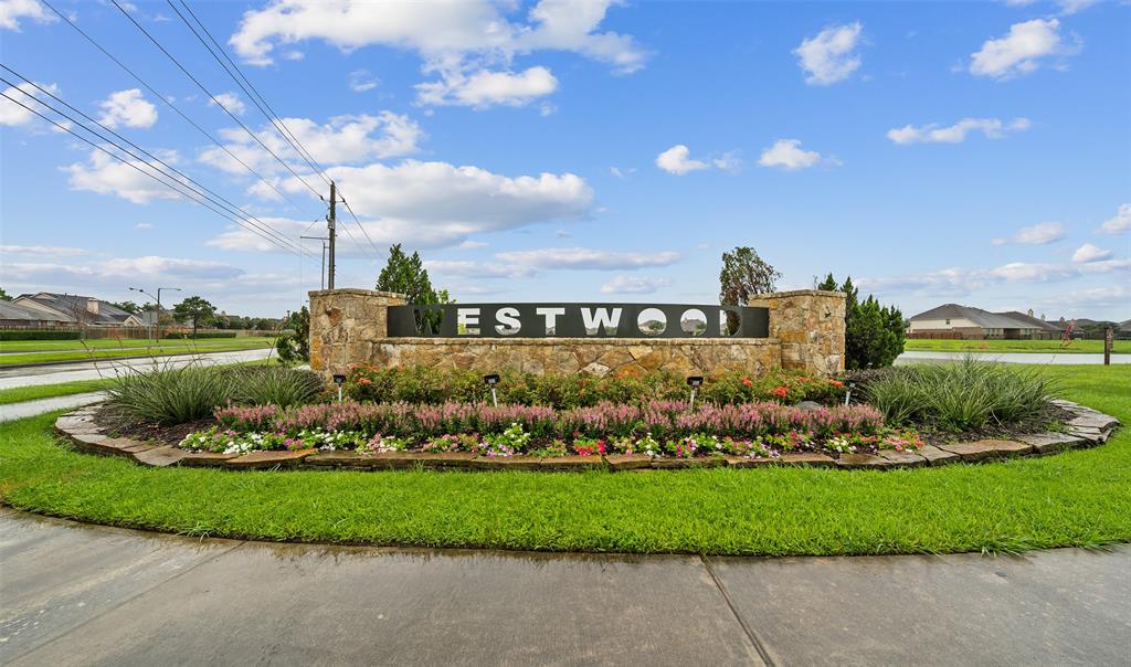 6211 Amberwood Drive, League City, Texas image 9