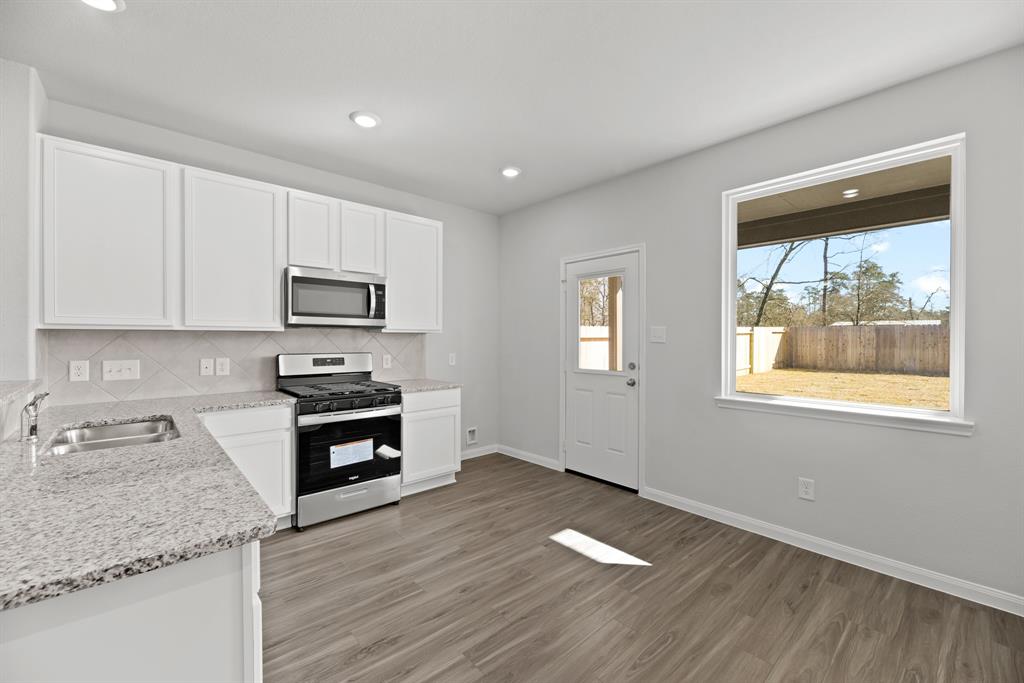 16936 Hazelnut Drive, Conroe, Texas image 3